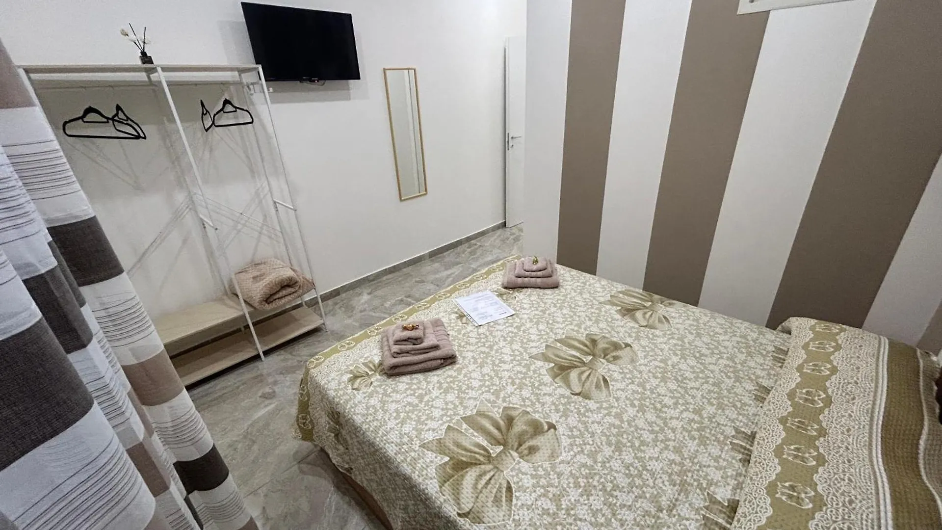 Bed and Breakfast Al Piccolo Borgo Aeroporto di Catania Fontana Rossa 0*,  Italia